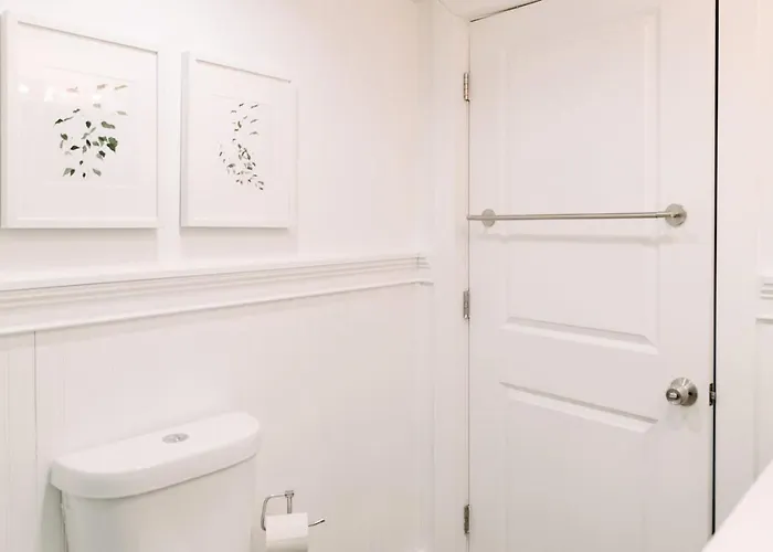 Walkable To Restaurants Holiday home *